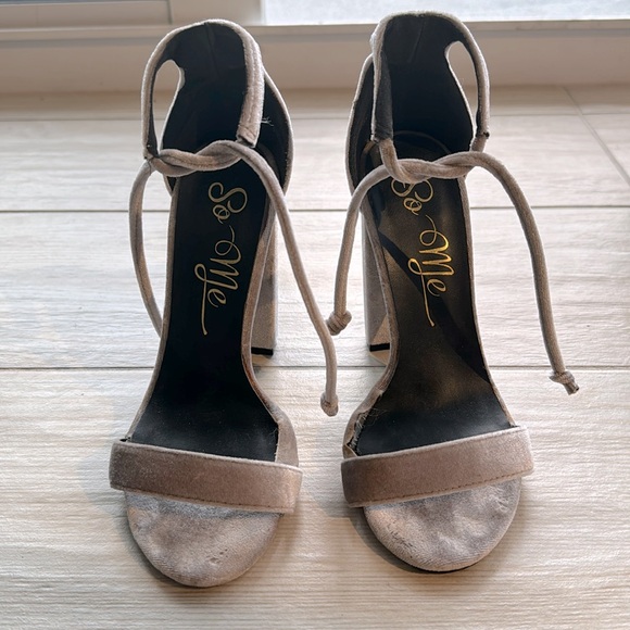 So Me Gracie Grey Velvet Lace-Up Heels with Ankle Ties and Chunky Block Heels - Picture 5 of 5